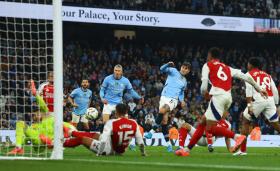 Arsenal đánh rơi chiến thắng trước Man City  第43张