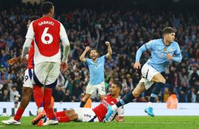 Arsenal đánh rơi chiến thắng trước Man City  第44张