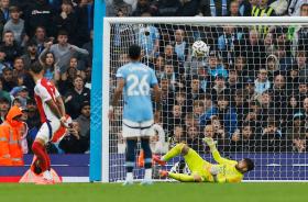 Arsenal đánh rơi chiến thắng trước Man City  第46张