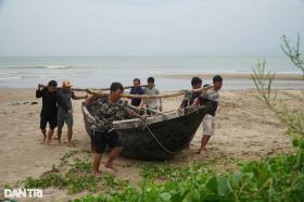 Miền Trung &quot;lên dây cót&quot; ứng phó áp thấp nhiệt đới sắp mạnh thành bão