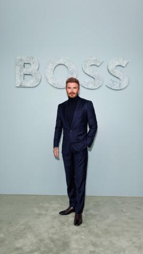 David Beckham bảnh bao ngồi hàng ghế đầu show thời trang