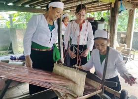  Nghề dệt thổ cẩm của người Mường được công nhận là Di sản văn hóa phi vật thể quốc gia 