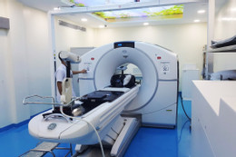 Bệnh nhân ung thư trong cơn 'hoảng loạn' vượt hàng nghìn km để được chụp PET/CT