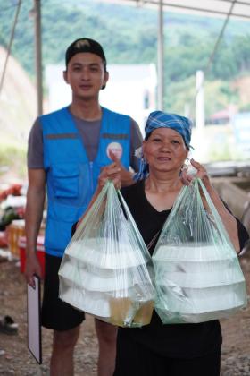 Bếp cơm di động dã chiến: 56.000 phần cơm hỗ trợ vùng lũ