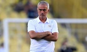 HLV Mourinho tuyên bố bất ngờ khi đội nhà bị loại ở Champions League