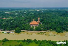 Rừng tràm Trà Sư và chợ Bến Thành nổi bật trong cuộc bình chọn điểm đến du lịch hấp dẫn 2024