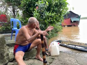 Hà Nội: &quot;Xóm liều&quot; tan hoang sau bão, người dân bất lực vì nước sông Hồng dâng cao