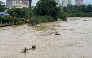 Hà Nội: &quot;Xóm liều&quot; tan hoang sau bão, người dân bất lực vì nước sông Hồng dâng cao  第15张