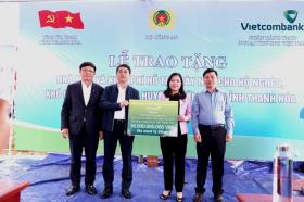 Vietcombank hưởng ứng chương trình xóa nhà tạm, nhà dột nát trên cả nước