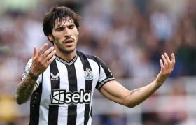  &quot;Vua cá cược&quot; Sandro Tonali tái xuất, Newcastle hạ Nottingham Forest ở League Cup