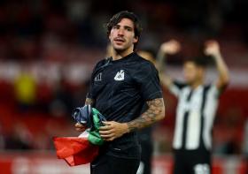  &quot;Vua cá cược&quot; Sandro Tonali tái xuất, Newcastle hạ Nottingham Forest ở League Cup