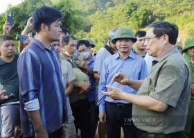 Thủ tướng Phạm Minh Chính đến hiện trường Làng Nủ - nơi gần 100 người chết và mất tích vì lũ quét