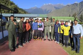 Giải cứu thành công hai nhà leo núi mắc kẹt trên dãy Himalaya