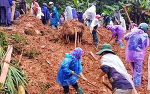 Mực nước sông Hồng ở TP.Lào Cai đang rút dần, người dân bắt đầu dọn dẹp  第11张