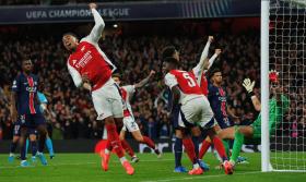 Arsenal hạ PSG tại Champions League 