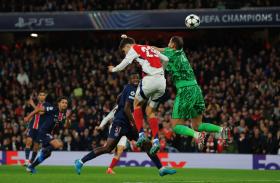 Arsenal hạ PSG tại Champions League 