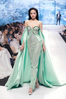 Hoa hậu Bảo Ngọc hóa bông hoa rực rỡ trên sàn catwalk