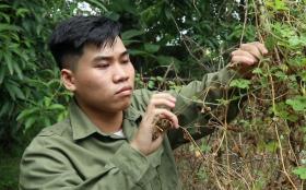 Bố Lò Mộc Thiên chỉ viết được tên mình, con đậu đại học bố mừng đi vay khắp dòng họ