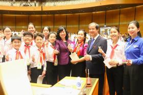 Bộ trưởng hỏi học sinh ‘ai có vai trò quan trọng nhất để loại bỏ bạo lực học đường?’