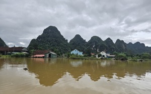 Cận cảnh khu vực đồi Cây Sường, nơi tỉnh Quảng Bình vừa công bố tình huống khẩn cấp về thiên tai