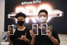 Màn cầu hôn đặc biệt trong ngày mở bán iPhone 16 tại Việt Nam  第11张