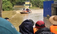  Sao kê, &apos;phông bạt&apos;, khoe mẽ tiền ủng hộ bão lũ làm nóng nghị trường 第10张